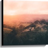 WallClassics - Canvas - Heuvellandschap met Oranjekleurige Lucht - 60x60 cm Foto op Canvas Schilderij (Wanddecoratie op Canvas)
