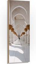 WallClassics - Hout - Mooie Hal van Sjeik Zayed-Moskee - Abu Dhabi - 40x120 cm - 9 mm dik - Foto op Hout (Met Ophangsysteem)
