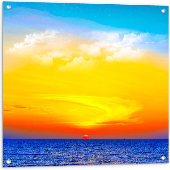 WallClassics - Tuinposter – Zon verdwijnend achter de Zee met Felkleurige Lucht - 80x80 cm Foto op Tuinposter (wanddecoratie voor buiten en binnen)