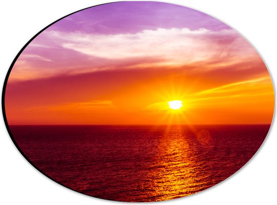 Dibond Ovaal - Prachtige Zonsondergang achter Kalme Zee - 28x21 cm Foto op Ovaal (Met Ophangsysteem)