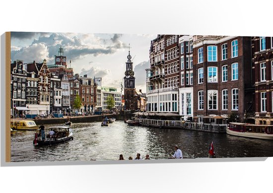 WallClassics - Hout - Bootjes in de Grachten van Amsterdam - 100x50 cm - 9 mm dik - Foto op Hout (Met Ophangsysteem)