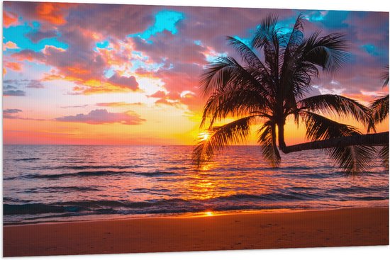 Vlag - Palmboom op Prachtig Verlaten Strand met Zonsondergang - 120x80 cm Foto op Polyester Vlag
