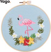 Yago Flamingo tussen de bloemen - Borduurpakket | Starterskit | Alles inbegrepen | Patroon | Borduurring | Borduurgaren | Voor volwassen | Creatief | Hobby | Borduren | Ontstressen | Borduurset