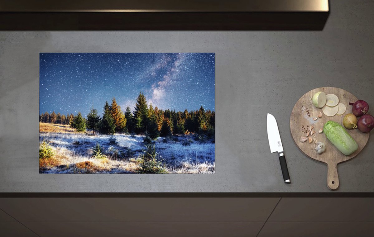 Inductieplaat Beschermer - Sterren in Hemel boven Groene Bomen - 70x52 cm - 2 mm Dik - Inductie Beschermer van Vinyl