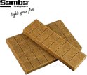 Drie Samba aanmaakblokjes op elkaar, gemaakt van natuurlijk materiaal.