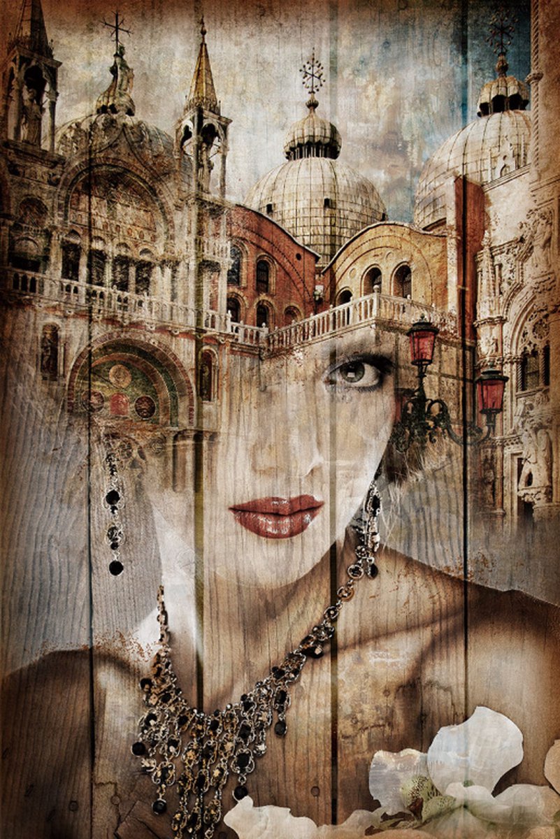 Glasschilderij 80x120cm Saint Mark's Basilica and Classic Woman