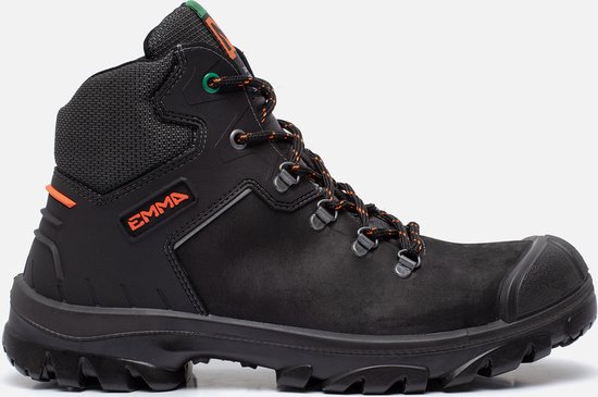 Zwarte EMMA werkschoen met oranje 'EMMA' logo en groen veteroogje. Zwarte veters met oranje stiksels, verstevigde neus.