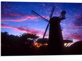 WallClassics - PVC Schuimplaat- Silhouet van Grote Molen onder Donkere Zonsondergang - 75x50 cm Foto op PVC Schuimplaat