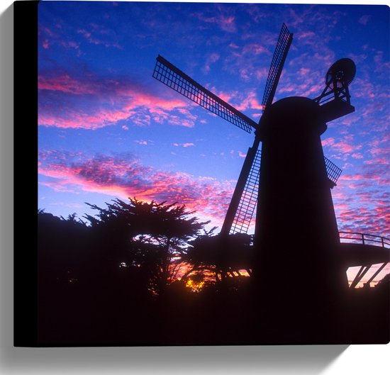 WallClassics - Canvas - Silhouet van Grote Molen onder Donkere Zonsondergang - 30x30 cm Foto op Canvas Schilderij (Wanddecoratie op Canvas)