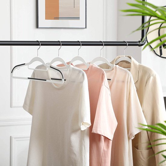 Kleerhangers pak van 50 in zwart - extra zware kwaliteit (45 g per hanger) - met anti-slip groeven en dassen of riemhouder