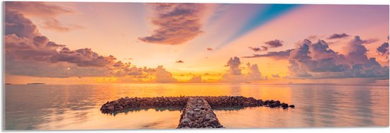 Acrylglas - Kleurrijke Zonsondergang bij het Water met Stenen - 90x30 cm Foto op Acrylglas (Met Ophangsysteem)