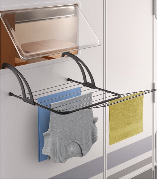 Matzwart ophangbaar droogrek, hangend aan de zijkant van een caravan, met kleding.