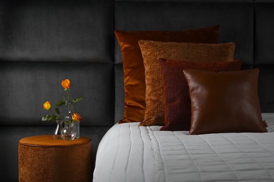 Pillooow - coussin décoratif Isa - dim. 70x70cm - couleur cuivre - velours  | bol