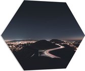 WallClassics - PVC Schuimplaat Hexagon - Weg tussen de Bergen in de Nacht - 70x60.9 cm Foto op Hexagon (Met Ophangsysteem)