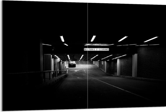 WallClassics - Acrylglas - Pakeergarage - Zwart Wit - 120x80 cm Foto op Acrylglas (Wanddecoratie op Acrylaat)