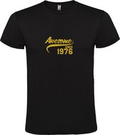 Zwart T-Shirt met “Awesome sinds 1976 “ Afbeelding Goud Size L
