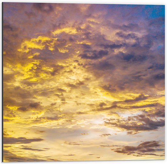 Dibond - Oranjekleurige Wolken door Zonsondergang - 50x50 cm Foto op Aluminium (Met Ophangsysteem)