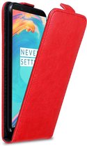 Cadorabo Hoesje geschikt voor OnePlus 5T in APPEL ROOD - Beschermhoes in flip design Case Cover met magnetische sluiting