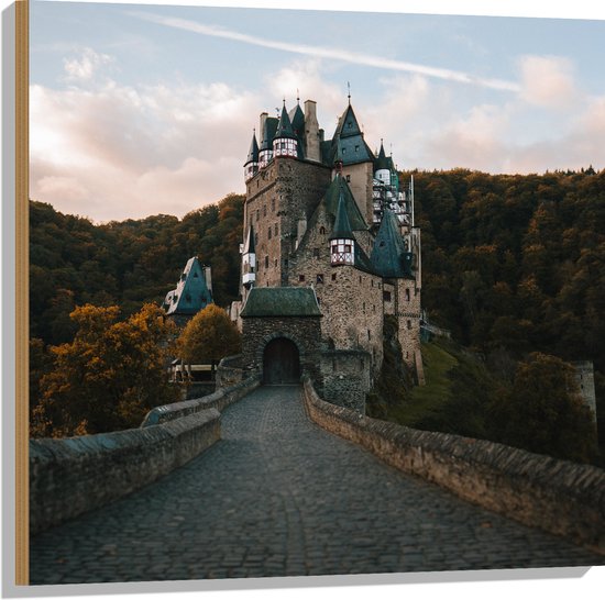 WallClassics - Hout - Burg Eltz Kasteel in Wierschem, Duitsland - 80x80 cm - 9 mm dik - Foto op Hout (Met Ophangsysteem)