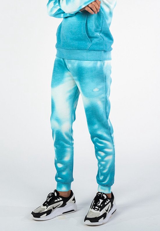 Jongens jogger met tie-dye patroon in lichtblauw en wit.