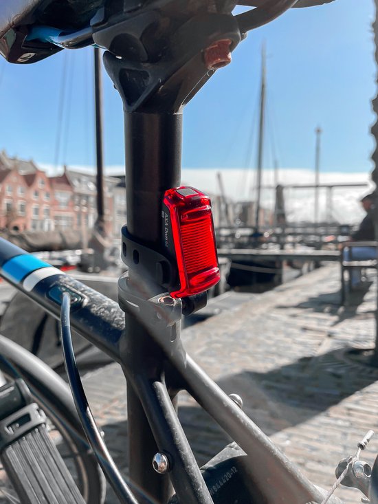 AXA Dwn Set 50 Lux Fietsverlichting - USB Oplaadbare LED Fietslamp Voor en Achter met Remlicht - Fietslampjes Waterdicht - StVZO Goedgekeurd — afbeelding 4