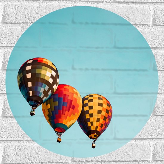 WallClassics - Muursticker Cirkel - Gekleurde Luchtballonnen in de Lucht - 50x50 cm Foto op Muursticker