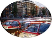 WallClassics - Dibond Ovaal - Rode boten in de Gracht - 28x21 cm Foto op Ovaal (Met Ophangsysteem)