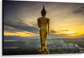 Canvas - Gouden Buddha op Standaard met Uitzicht op Landschap - 120x80 cm Foto op Canvas Schilderij (Wanddecoratie op Canvas)