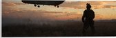 WallClassics - Acrylglas - Opstijgende Militair Transportvliegtuig - 60x20 cm Foto op Acrylglas (Met Ophangsysteem)