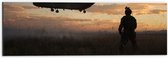 WallClassics - Dibond - Opstijgende Militair Transportvliegtuig - 60x20 cm Foto op Aluminium (Met Ophangsysteem)