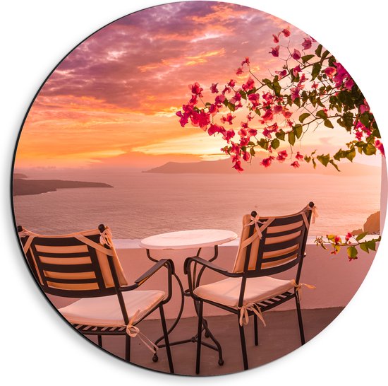 Dibond Muurcirkel - Tafel met Stoeljes op Balkon met Roze Bloemenstruik met Uitzicht op Zee - 40x40 cm Foto op Aluminium Muurcirkel (met ophangsysteem)