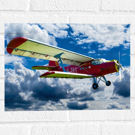 WallClassics - Muursticker - Rode Zweefvliegtuig in de Lucht - 40x30 cm Foto op Muursticker