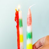 Bitten set van 2 regenboog druipkaarsen -Multi -Parafine