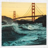 WallClassics - Muursticker - Wilde Zee bij Golden Gate Bridge in San Francisco - 80x80 cm Foto op Muursticker
