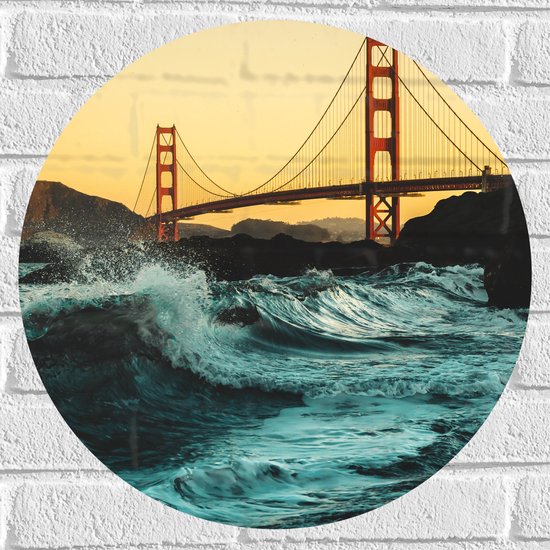 WallClassics - Muursticker Cirkel - Wilde Zee bij Golden Gate Bridge in San Francisco - 50x50 cm Foto op Muursticker