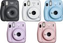 Vijf Instax Mini 11 camera's in het zwart, wit, lichtblauw, paars en roze.