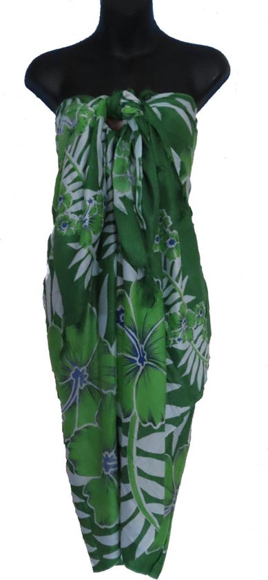 Sarong, pareo, hamamdoek, figuren bloemen patroon lengte 115 cm breedte 165 kleuren wit groen blauw versierd met franjes.