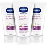 Vaseline Crème pour les mains anti- Vieillissement pour le rajeunissement de la peau mature - Lot économique - 3 x 75 ml