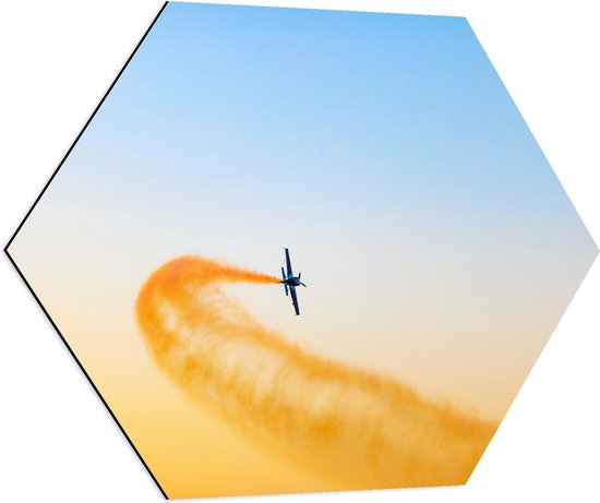 WallClassics - Dibond Hexagon - Zweefvliegtuig met Oranje Rook - 70x60.9 cm Foto op Hexagon (Met Ophangsysteem)