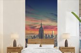 Behang - Fotobehang Kleurrijke lucht boven het Empire State Building in New York - Breedte 120 cm x hoogte 240 cm