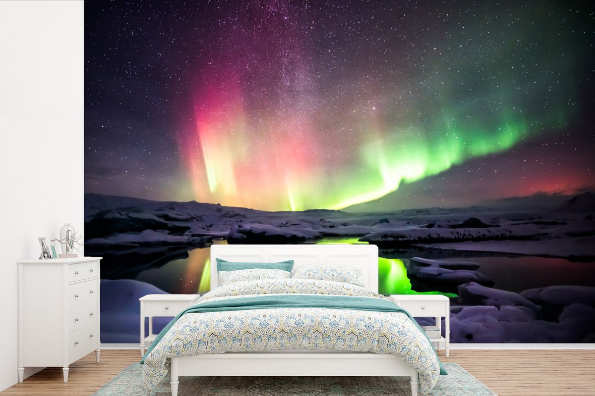 Behang - Fotobehang Noorderlicht - Sneeuw - IJsland - Breedte 525 cm x hoogte 350 cm