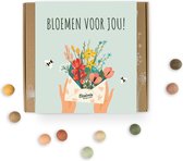 Blossombs-Giftbox-Medium-9 stuks-Bloemen voor jou-Duurzaam-Vlinders-Bijen-Zaadbommetjes-Verse bloemen-Cadeaudoos-Bedankje