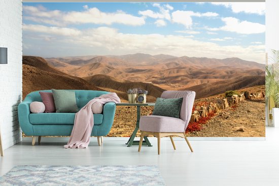 Papier peint photo vinyle - Une photo panoramique d'une grande chaîne de montagnes sur Fuerteventura largeur 430 cm x hauteur 240 cm - Tirage photo sur papier peint (disponible en 7 tailles)