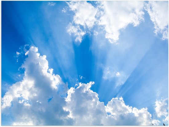 Poster Glanzend – Zonnestralen Vanuti Zomerse Wolken - 80x60 cm Foto op Posterpapier met Glanzende Afwerking