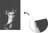 Behang - Fotobehang Dierenprofiel hert in zwart-wit - Breedte 150 cm x hoogte 220 cm