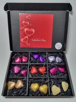 Hartjes Box met Chocolade Hartjes & Mystery Card 'Happy Valentine's Day' met persoonlijke (video) boodschap | Valentijnsdag | Moederdag | Vaderdag | Verjaardag | Chocoladecadeau | liefdevol cadeau