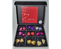 Hartjes Box met Chocolade Hartjes & Mystery Card ‘Happy Valentine’s Day’ met persoonlijke (video) boodschap | Valentijnsdag | Moederdag | Vaderdag | Verjaardag | Chocoladecadeau | liefdevol cadeau
