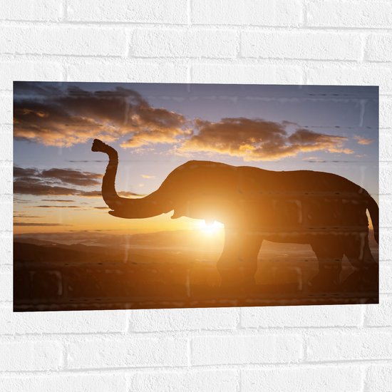 Muursticker - Zonnestralen achter Olifant omringd door Wolken - 75x50 cm Foto op Muursticker