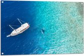 Tuinposter – Bovenaanzicht van Toeristen bij Grote Boot op Open Zee - 105x70 cm Foto op Tuinposter (wanddecoratie voor buiten en binnen)