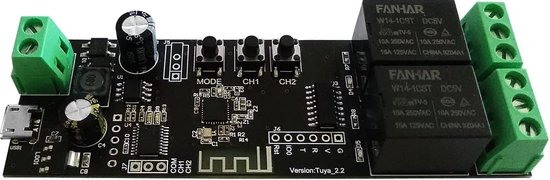 Printplaat met 2 relais, USB-ingang en knoppen. Beide zijden zichtbaar.